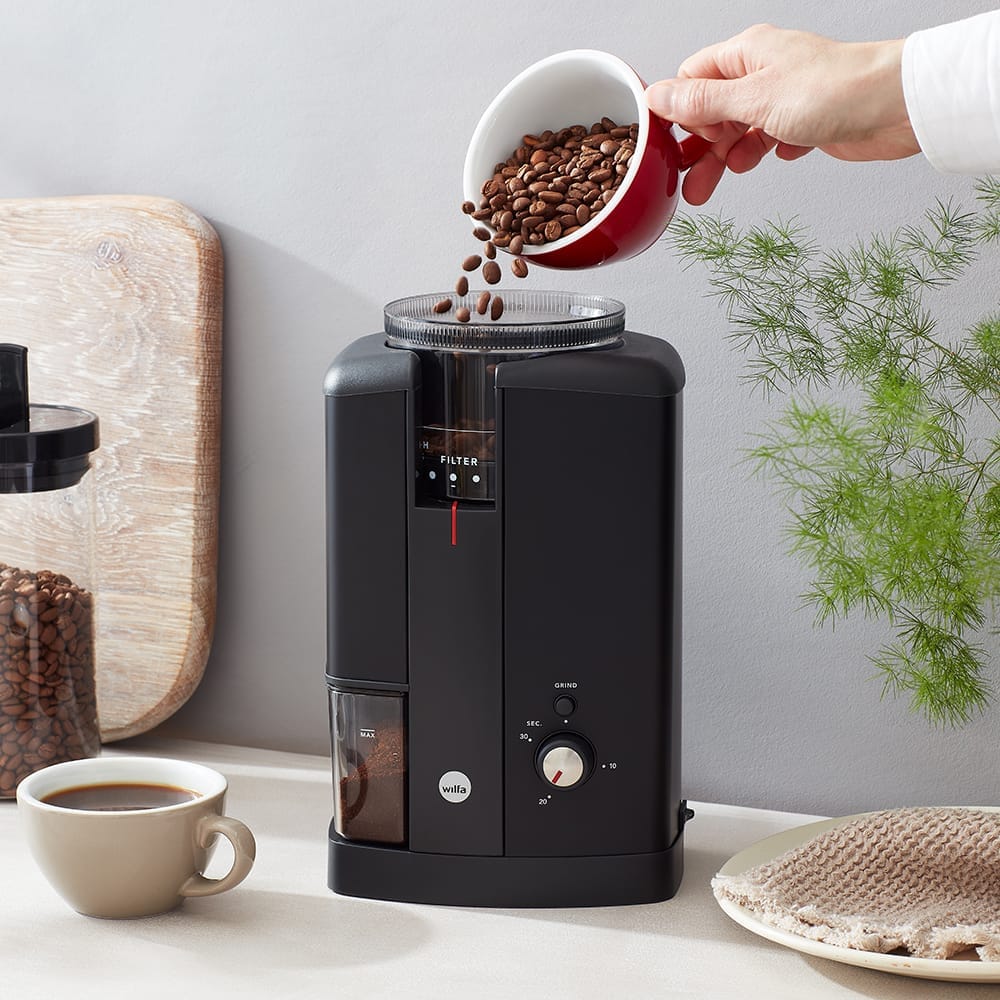 Wilfa Wilfa Svart Aroma Precision Coffee Grinder (Black) + Hario Drip Kettle Air