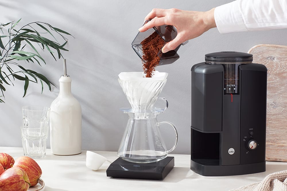 Wilfa Wilfa Svart Aroma Precision Coffee Grinder (Black) + Hario Drip Kettle Air